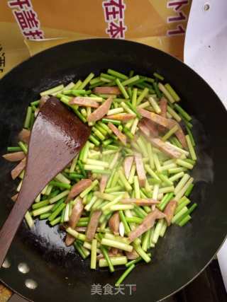 Home-style Fried Garlic Moss (garlic Sprouts) recipe