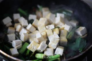 Stir-fried Tofu with Garlic Sprouts recipe