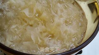 Fresh Tremella Fruit Soup recipe