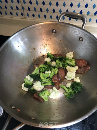 Stir-fried Sausage with Two-color Cauliflower recipe