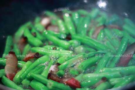 Braised Noodles with Beans recipe