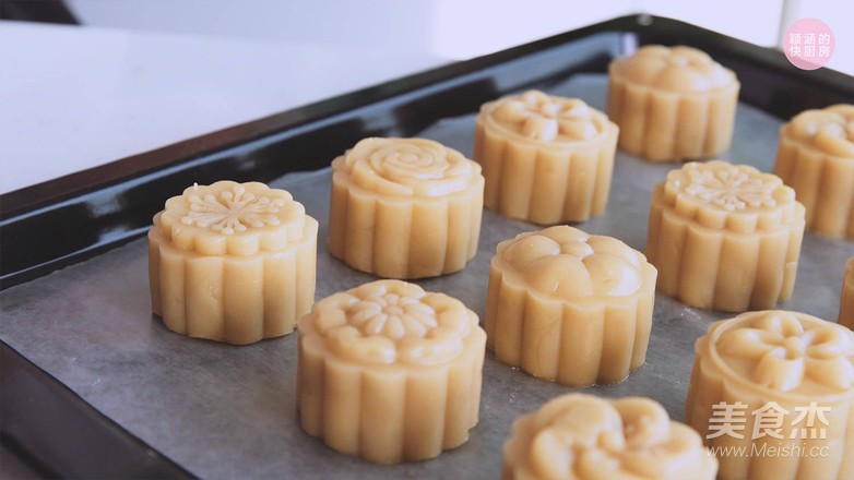 Come and Watch The Cantonese-style Moon Cakes of this Year's Fire and Reveal The Secrets recipe