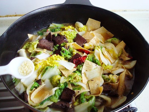 Yellow Cabbage Stewed Blood Clots recipe