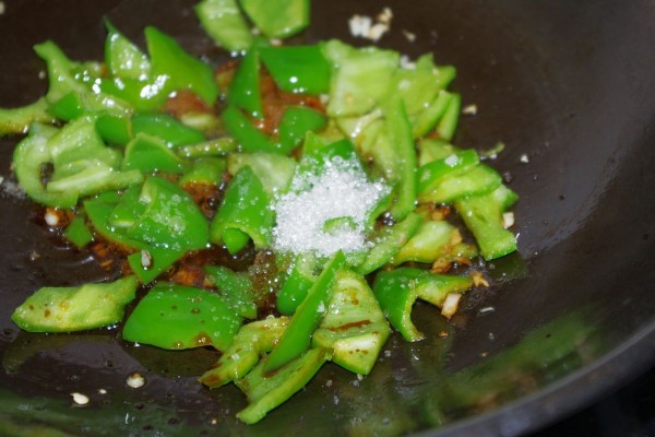 Preserved Egg with Green Pepper recipe
