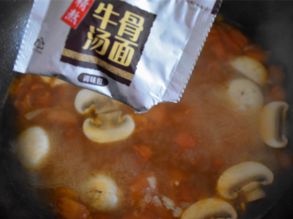 #中卓牛骨汤面# Instant Noodles with Tomato and Mushroom recipe