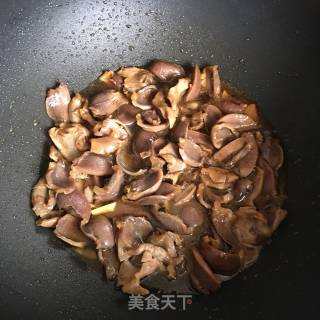 Stir-fried Green Pepper with Duck Gizzards recipe