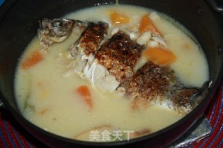 A Good Nourishing Product for Postpartum Mothers-crucian Carp, Peanut and Papaya Soup recipe
