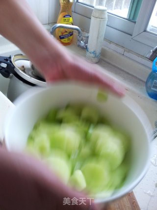 Lettuce with Crunchy Sauce recipe
