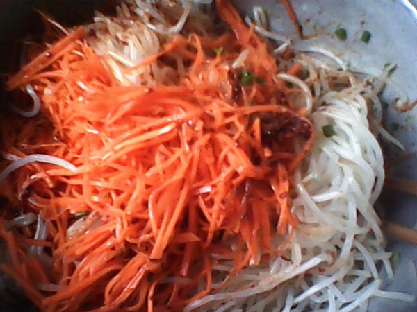 Carrots Mixed with Bean Sprouts recipe