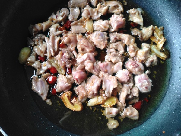 Stir-fried Rabbit Meat with Green Pepper recipe