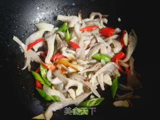 Stir-fried Oyster Mushroom with Green and Red Pepper recipe