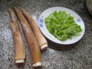 Stir-fried Bamboo Shoots with Green Pepper recipe