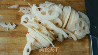 Fried Lotus Root Slices-nourishing Yin and Nourishing Lungs in Autumn recipe