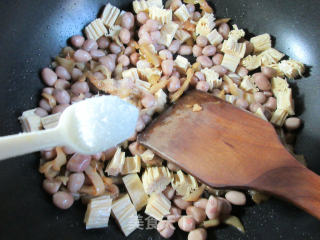 Stir-fried Peanuts with Shredded Mustard and Yuba recipe