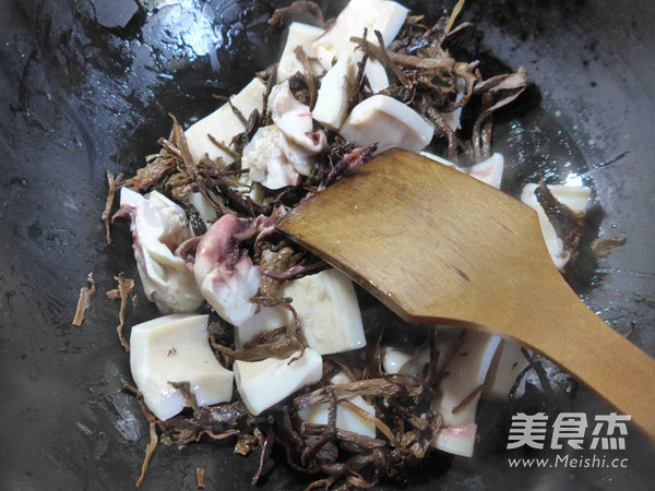 Grilled Cuttlefish with Bamboo Shoots and Dried Vegetables recipe