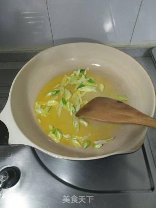 Stir-fried Lotus Root with Green Pepper and Carrot recipe