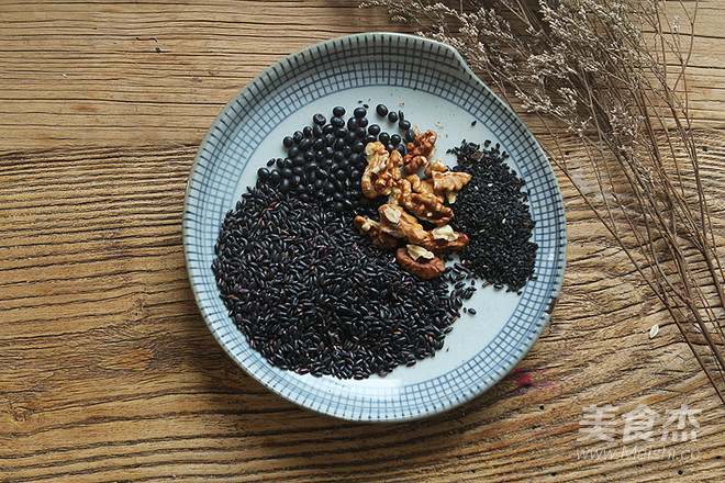 Walnut Black Bean Black Rice Black Sesame Porridge recipe