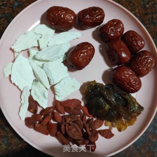 Beef Soup with Fresh Cordyceps Flower (red Dates, Longan, Wolfberry and Yam) recipe
