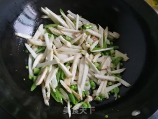 Fried Pleurotus Eryngii with Sweet Beans recipe