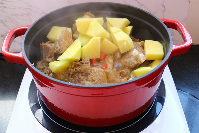 Pork Ribs Stewed with Potatoes in A Pot recipe