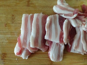 Stir-fried Potato Chips with Pork Belly recipe