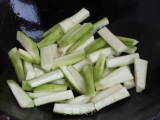 Stir-fried Loofah with Carrots recipe