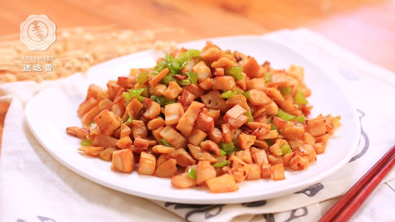 Dried Lotus Root with Green Pepper and Radish recipe