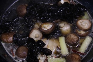 A Delicacy for Entertaining Guests-chicken Legs Stewed with Mushrooms recipe
