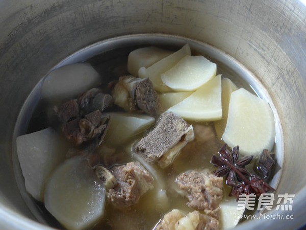 Steak Ribs and Radish Soup recipe