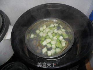 Sand Clam Loofah Soup recipe