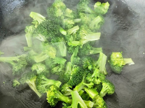 Fried Broccoli with Luncheon Meat recipe