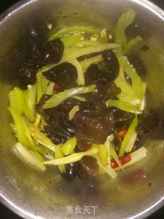 Celery Mixed with Fungus recipe