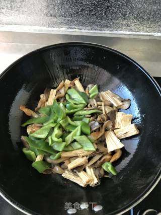 Fried Yuba with Fresh Mushrooms recipe