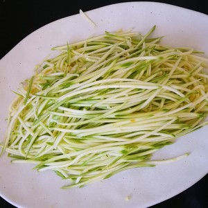 Crispy and Refreshing Zucchini Salad recipe