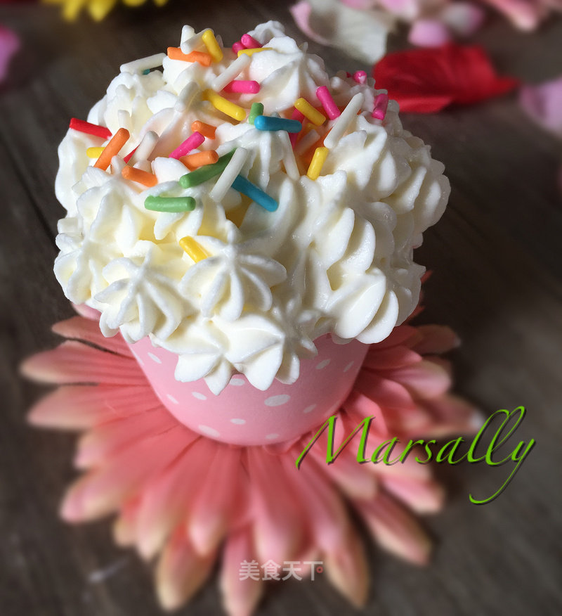 Cupcakes Decorated with Butter Cream recipe