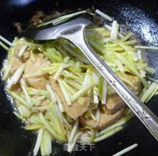 Small Vegetarian Chicken with Leek Sprouts recipe