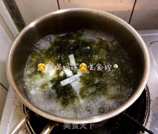 Original [xiancao Taste Private Kitchen] White Jade Carrot Seaweed Soup recipe