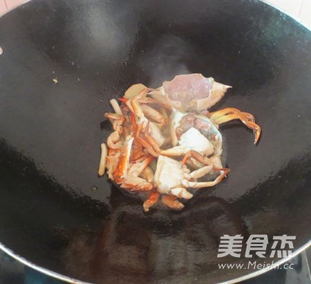 Cantonese Fried Crab with Ginger and Green Onion recipe