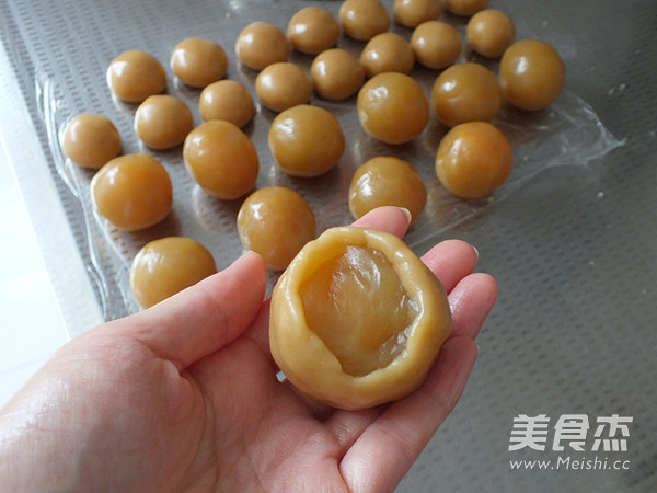 Cantonese-style Lotus Paste and Egg Yolk Mooncakes recipe