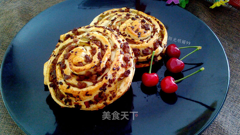 #aca婚纱明星大赛# Roasted Pork Roll with Green Pepper recipe