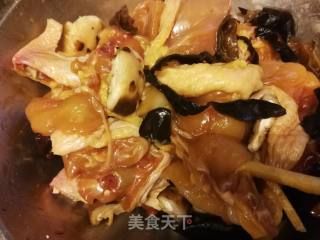 Steamed Chicken with Cloud Ears, Red Dates and Mushrooms recipe