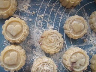 Red Bean Paste Mooncakes for Mom During The Festival recipe