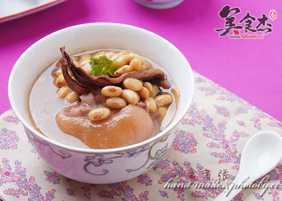 Cuttlefish and Soy Stewed Trotters recipe