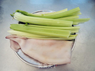 Fried Celery with Squid recipe