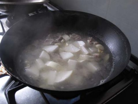 Pork Ribs and Carrot Soup Hot Pot recipe