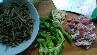 Stir-fried Lean Pork with Pickled Beans recipe