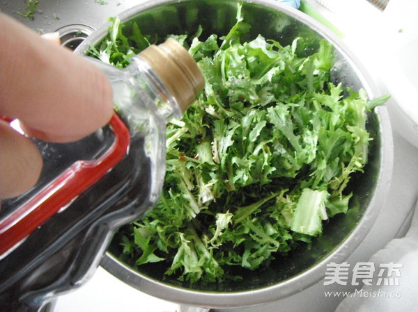 Peanuts Mixed with Bitter Chrysanthemum recipe