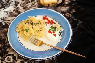 Delicacy, Yogurt, Black Sesame and Wolfberry Mixed Spaghetti recipe