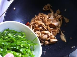 Stir-fried Gluten with Green Pepper and Shredded Pork recipe