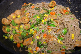 [daily New Product] Fried Noodles with Sausage and Mixed Vegetables recipe